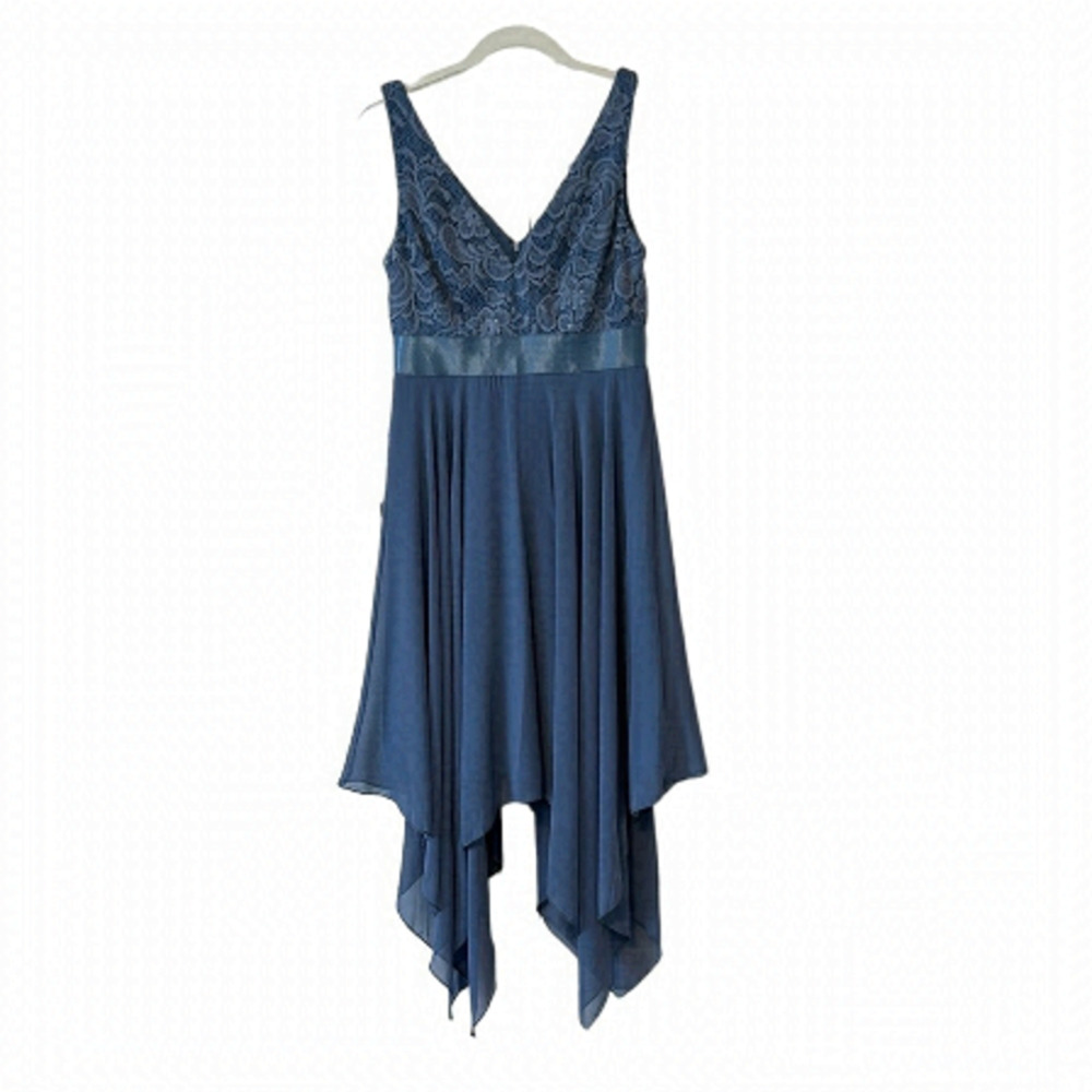 Ever-Pretty V- Neck Lace A Line Chiffon Cocktail Dress - Size Small